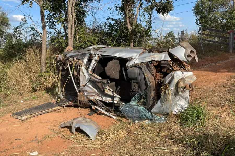 Motorista é entubado em estado grave após batida contra caminhonete em ...